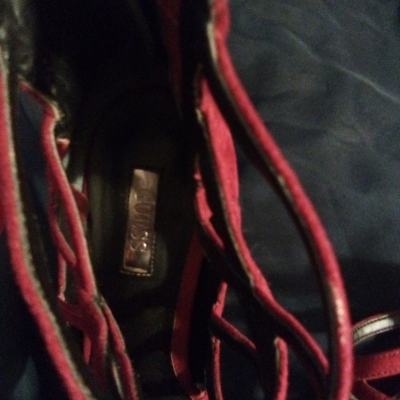 Guess Open Toe , Stiletto Dress Sandals/ Beautiful deep berry color! Very rare ! - Picture 3 of 3